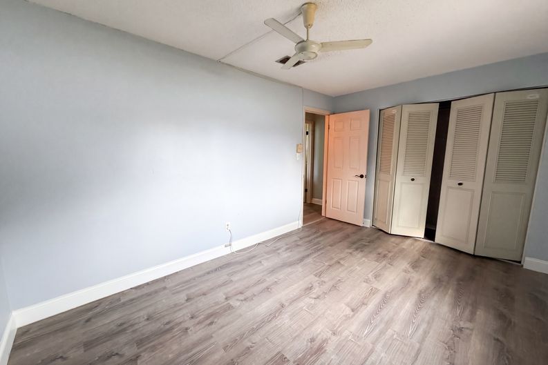 Photo 12 of 21 of 9605 NW 81st St, Tamarac, FL