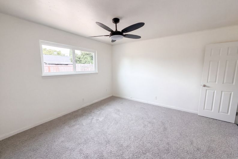 Photo 13 of 22 of 7550 Tamoshanter Way, Sacramento, CA