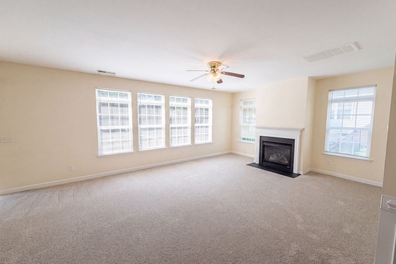 Photo 3 of 28 of 1139 Donelea Ln NW, Concord, NC