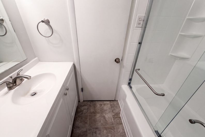 Photo 6 of 22 of 917 Hillview Dr, Cary, NC