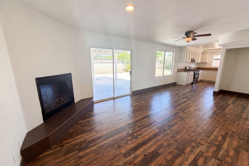 Photo 3 of 20 of 922 W Craig St, Rialto, CA