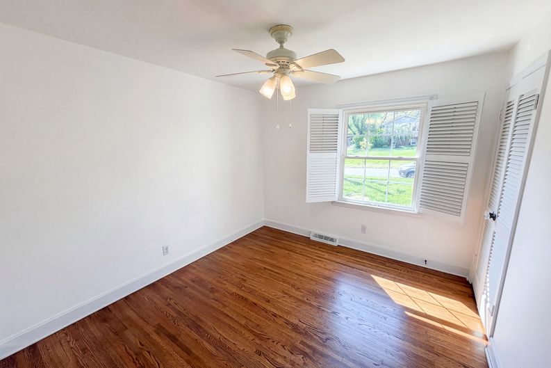 Photo 11 of 24 of 6621 Starcrest Dr, Charlotte, NC
