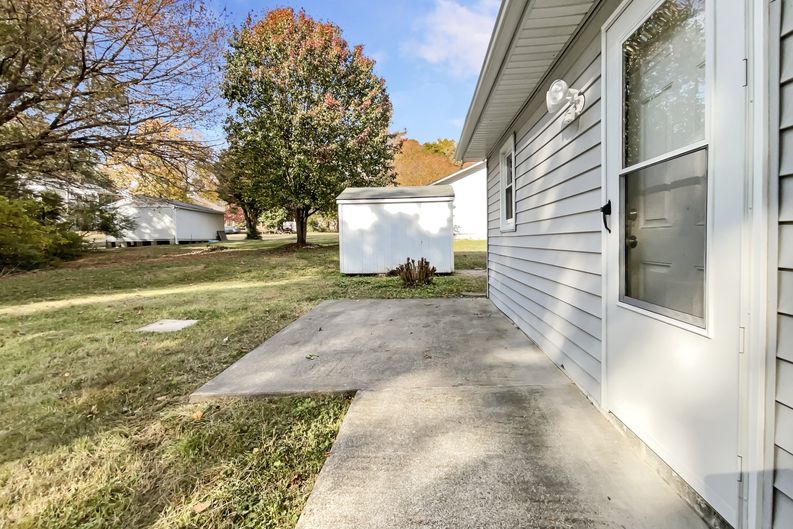 Photo 9 of 18 of 4051 Gordon Ct, Winston Salem, NC