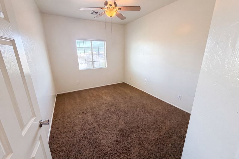 Photo 10 of 36 of 17268 W Elaine Dr, Goodyear, AZ