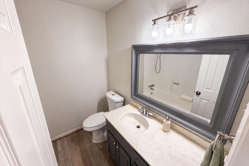 Photo 11 of 21 of 912 S 23rd St, Nederland, TX