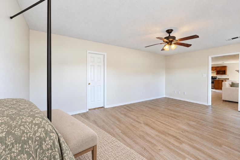 Photo 9 of 21 of 1423 New Haven Dr, Mansfield, TX