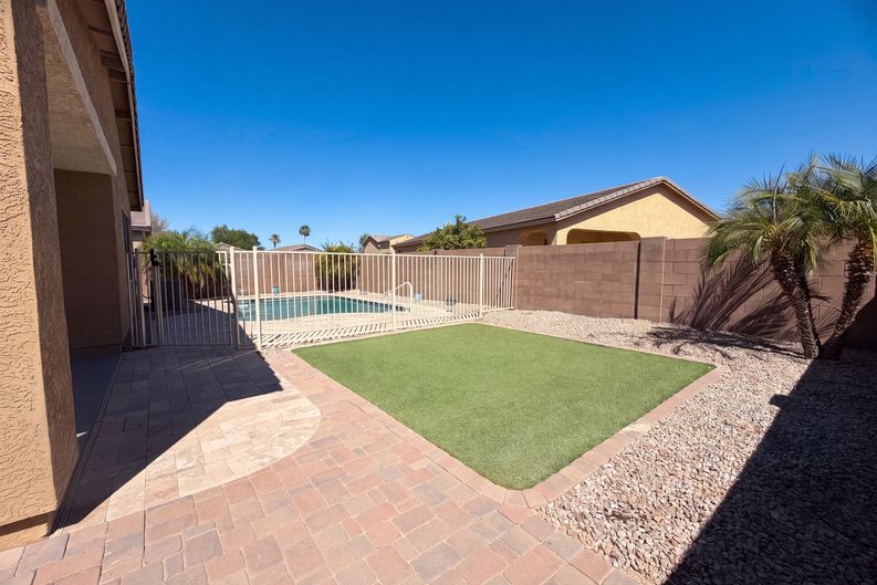 Photo 6 of 18 of 875 W Ayrshire Trl, San Tan Valley, AZ