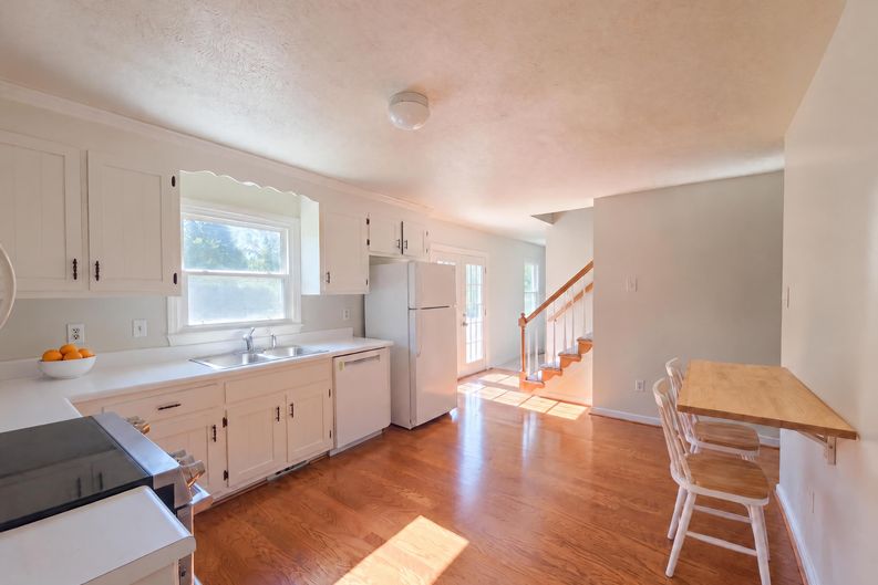 Photo 6 of 19 of 8921 Basswood Dr, Quinton, VA
