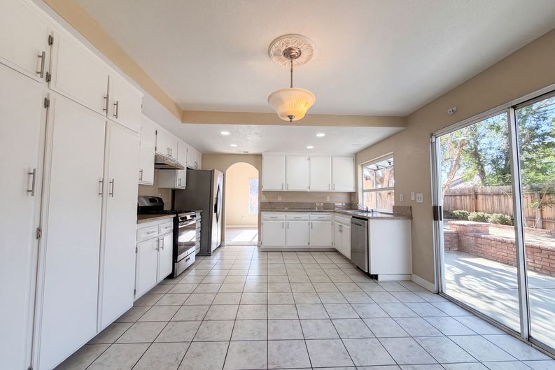 Photo 7 of 28 of 5545 W Avenue L6, Lancaster, CA