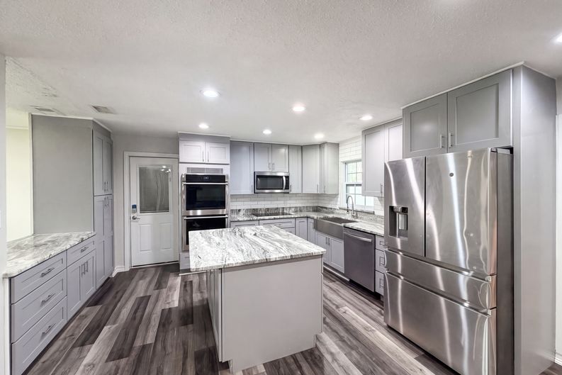 Photo 6 of 18 of 1823 Lori Ln W, Lakeland, FL