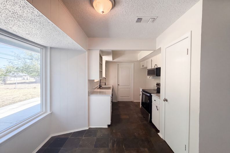 Photo 6 of 17 of 2105 Kirk Ave, Killeen, TX