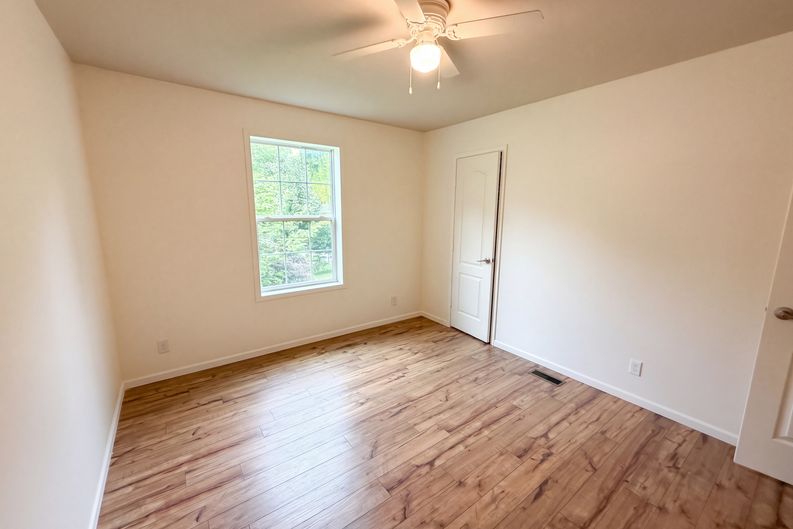 Photo 10 of 17 of 3911 W Forrest Park Dr, Bloomington, IN