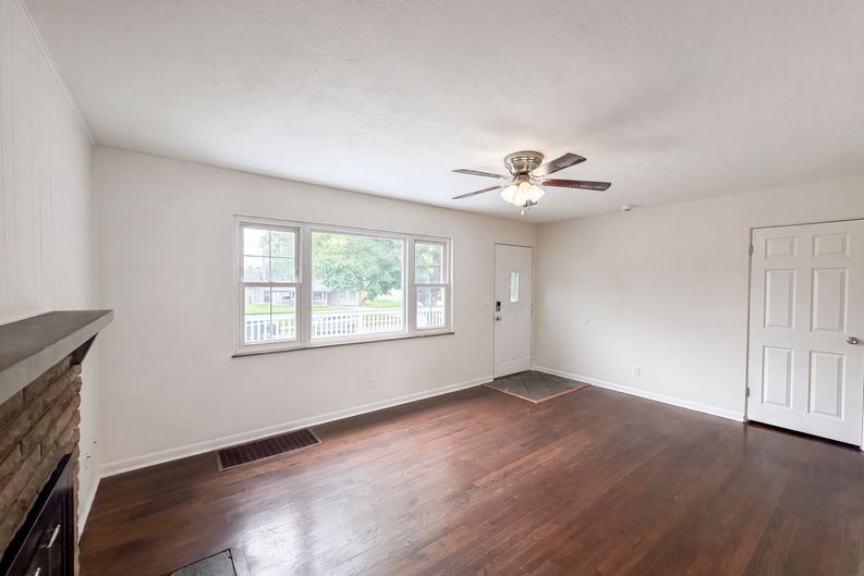 Photo 6 of 25 of 651 Raleigh Dr, Columbus, OH