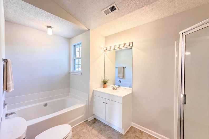 Photo 16 of 21 of 3016 Wyntree Ct, Matthews, NC