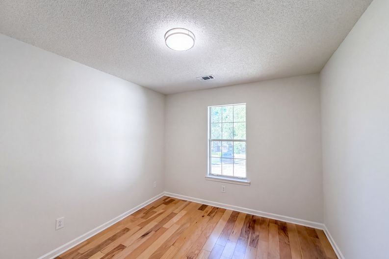 Photo 18 of 26 of 105 Nanci Ct, Stockbridge, GA