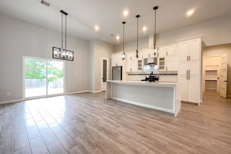 Photo 7 of 16 of 40402 Mostyn Dr, Magnolia, TX