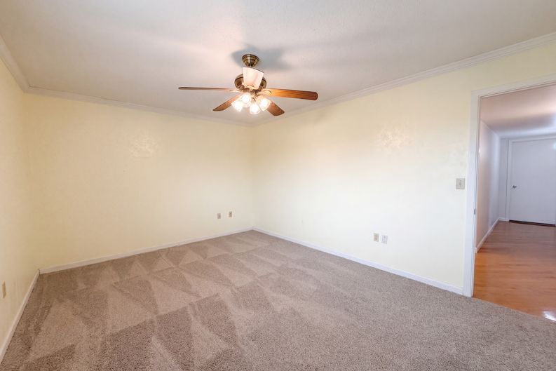 Photo 12 of 31 of 1818 Danbury Dr, Sun City Center, FL