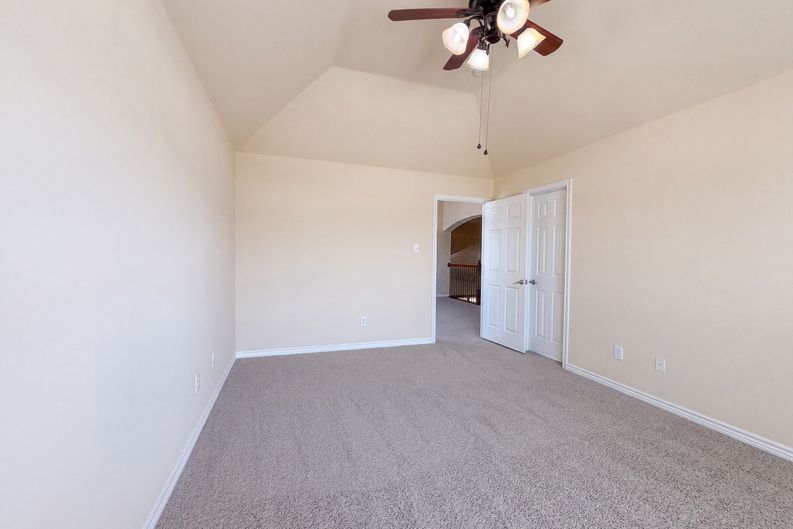 Photo 17 of 29 of 409 Lone Oak Ct, Kennedale, TX