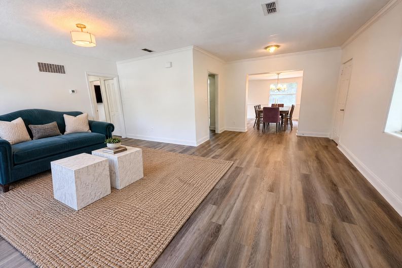 Photo 3 of 22 of 5630 Temple Rd, Jacksonville, FL