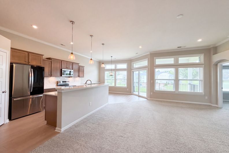 Photo 5 of 19 of 4370 Waters Edge Ln, Lebanon, OH