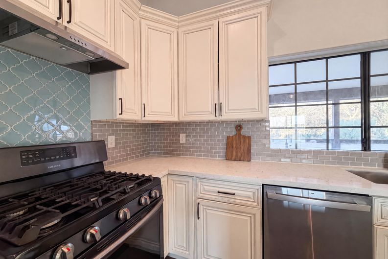 Photo 6 of 40 of 1401 60th St W, Rosamond, CA