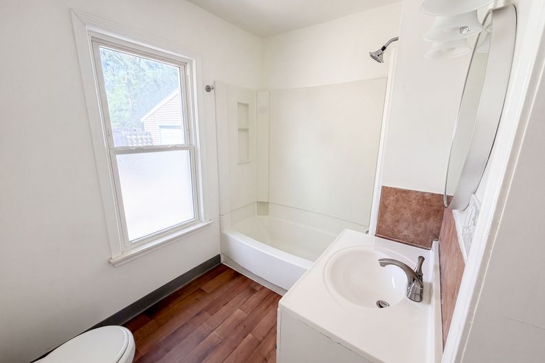 Photo 6 of 17 of 21420 Jefferson St, Farmington Hills, MI