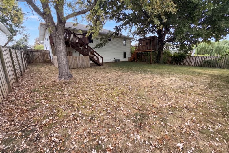 Photo 5 of 19 of 3372 S Western Ave, Springfield, MO