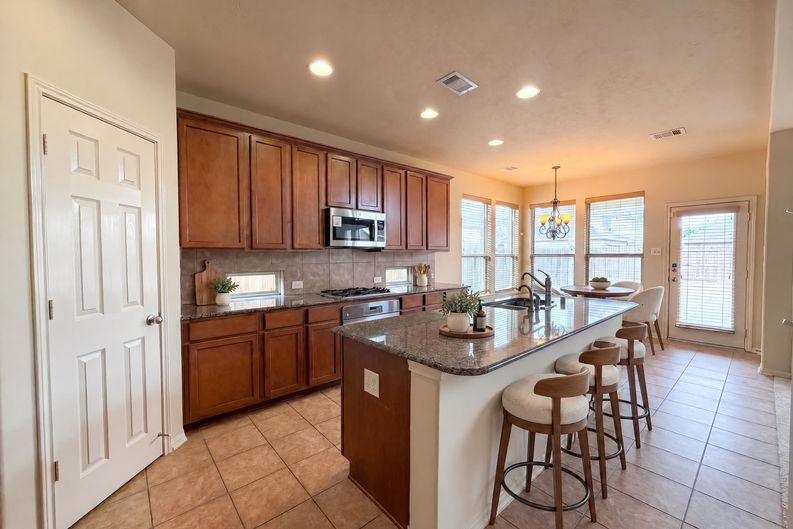 Photo 7 of 25 of 4710 Autumn Pine Ln, Houston, TX
