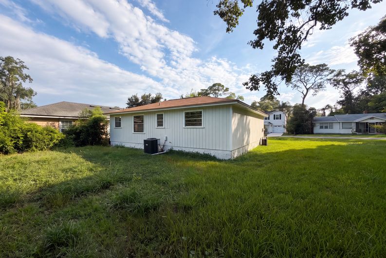 Photo 5 of 19 of 8943 3rd Ave, Jacksonville, FL