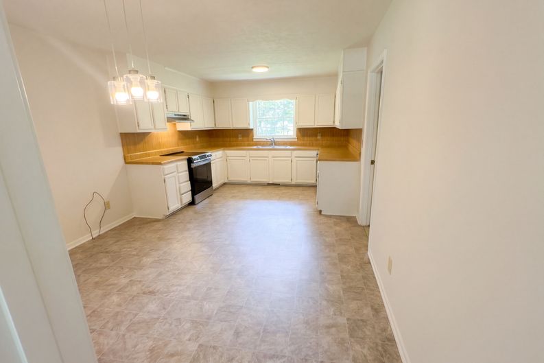 Photo 7 of 15 of 3089 Linecrest Rd, Ellenwood, GA