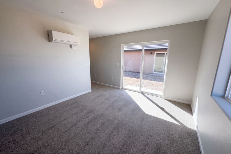 Photo 4 of 19 of 14100 Nightshade Rd, Apple Valley, CA