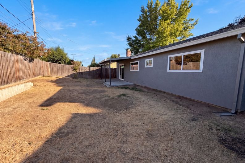 Photo 5 of 25 of 3525 Astral Dr, Sacramento, CA