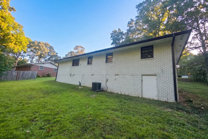 Photo 5 of 33 of 6489 N Sweetwater Rd, Lithia Springs, GA