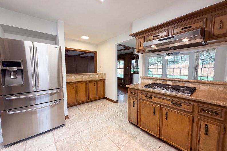 Photo 11 of 27 of 5615 Spanish Oak Dr, Houston, TX