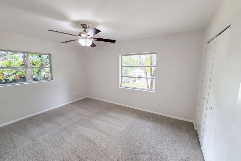 Photo 12 of 24 of 4511 Montclair Rd, Orlando, FL