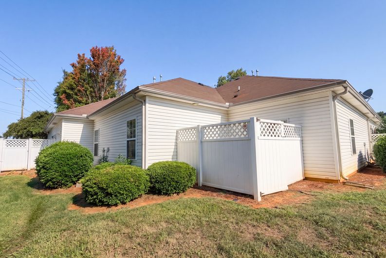 Photo 5 of 17 of 7175 Somerset Springs Dr, Charlotte, NC