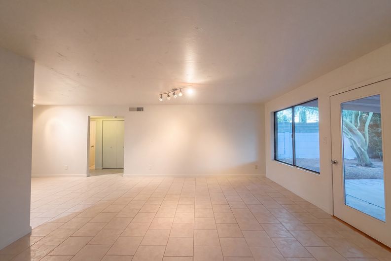 Photo 7 of 23 of 7700 E Meadowbrook Ave, Scottsdale, AZ