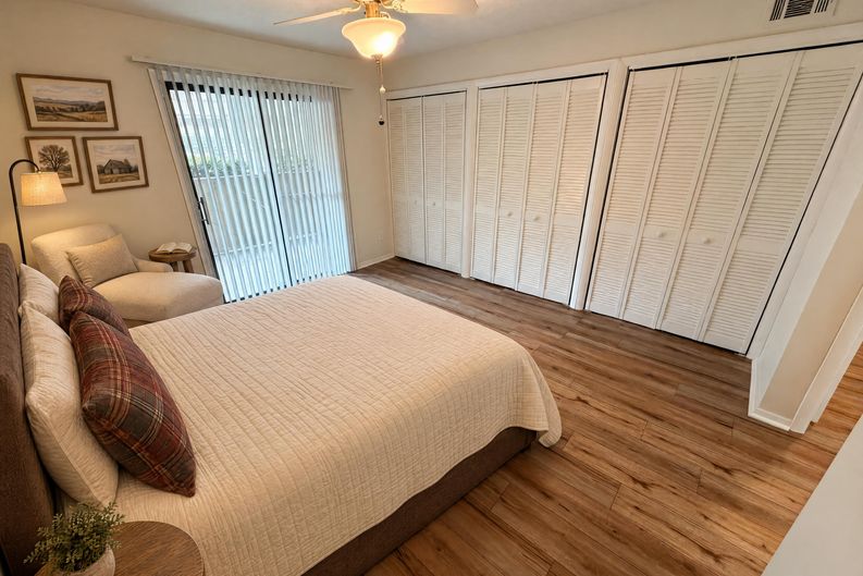 Photo 4 of 24 of 1013 Dunbar Dr, Atlanta, GA