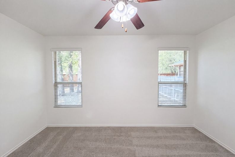 Photo 4 of 20 of 1108 Edgewater Dr, Azle, TX