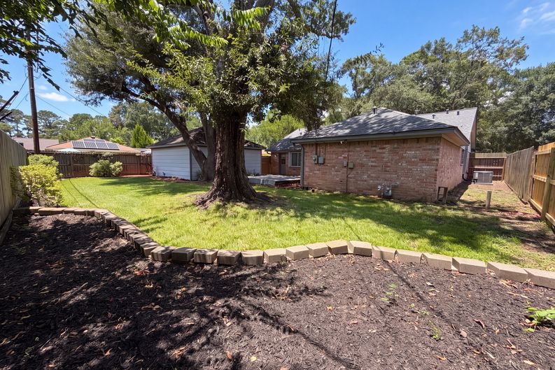 Photo 19 of 20 of 10327 Sweetwood Dr, Houston, TX
