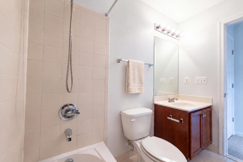 Photo 12 of 25 of 15613 John Diskin Cir, Woodbridge, VA