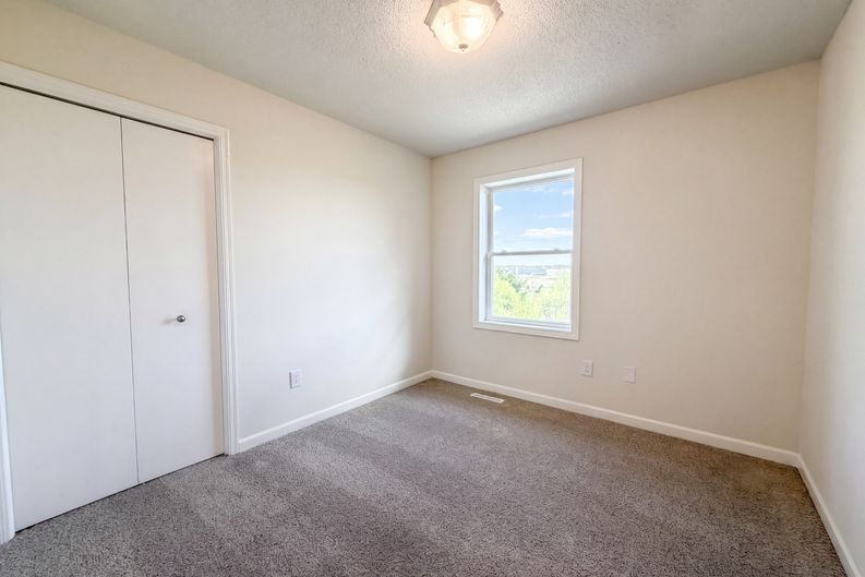 Photo 11 of 25 of 9429 Harkness Ave S, Cottage Grove, MN