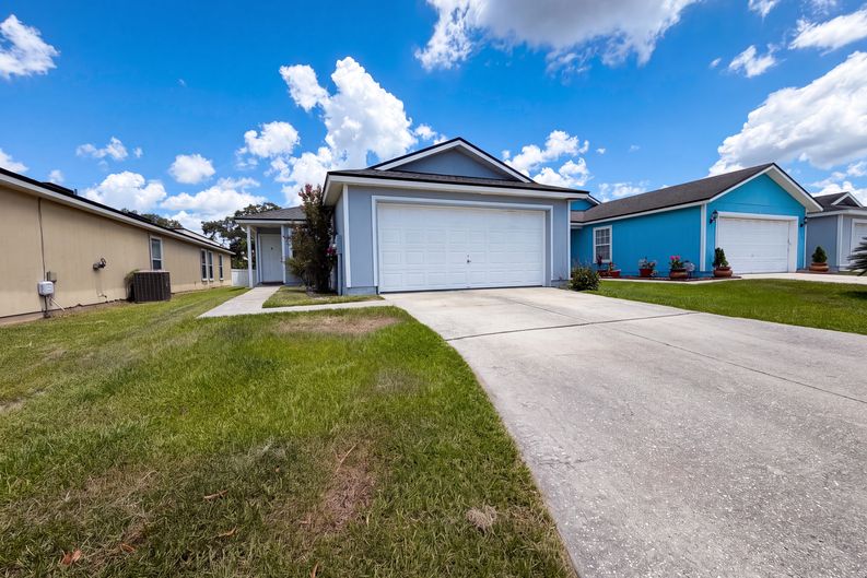 Photo 16 of 19 of 7923 Cherry Blossom Dr N, Jacksonville, FL