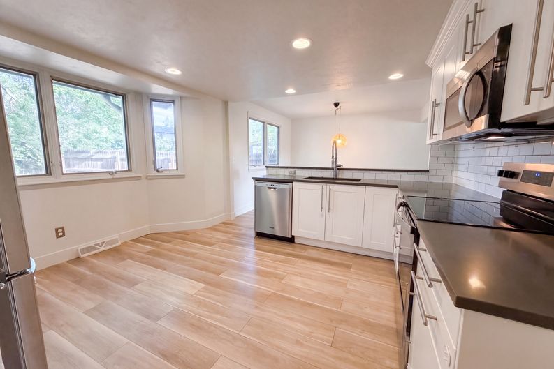Photo 10 of 43 of 7447 S Ames Ct, Littleton, CO