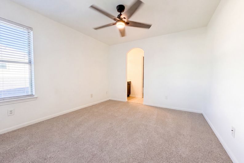 Photo 19 of 24 of 5923 Carnaby Ln, Rosenberg, TX