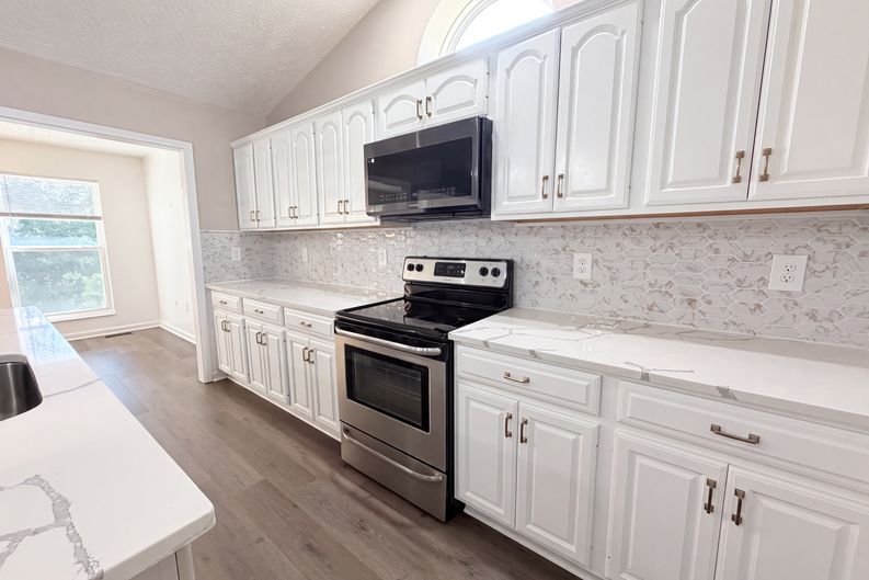 Photo 10 of 43 of 9212 Cedar Gate Dr, Loveland, OH