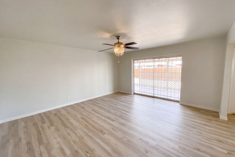 Photo 3 of 21 of 3544 W Sierra Vista Dr, Phoenix, AZ