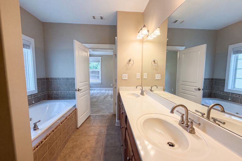 Photo 18 of 28 of 2983 Boulder Walk Ct SE, Atlanta, GA