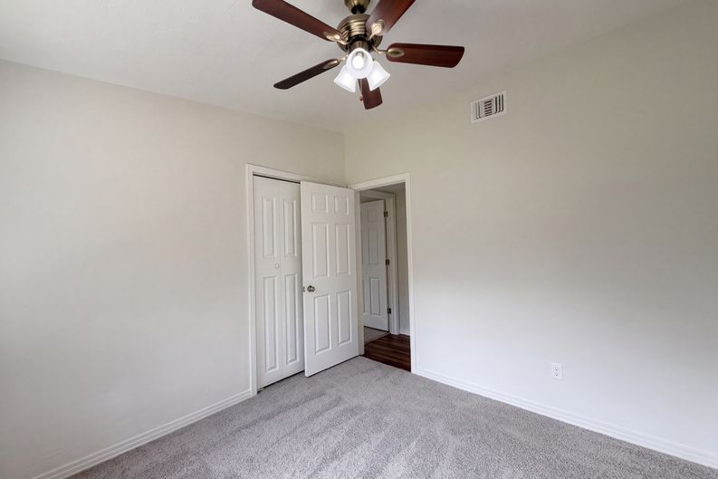 Photo 15 of 22 of 409 Berwick Ave, Temple Terrace, FL