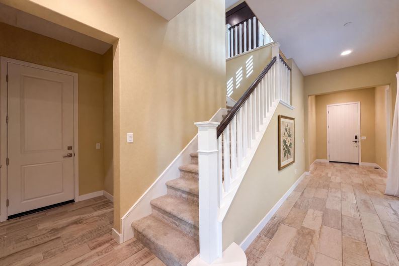 Photo 6 of 37 of 627 E Orange Blossom Way, Azusa, CA
